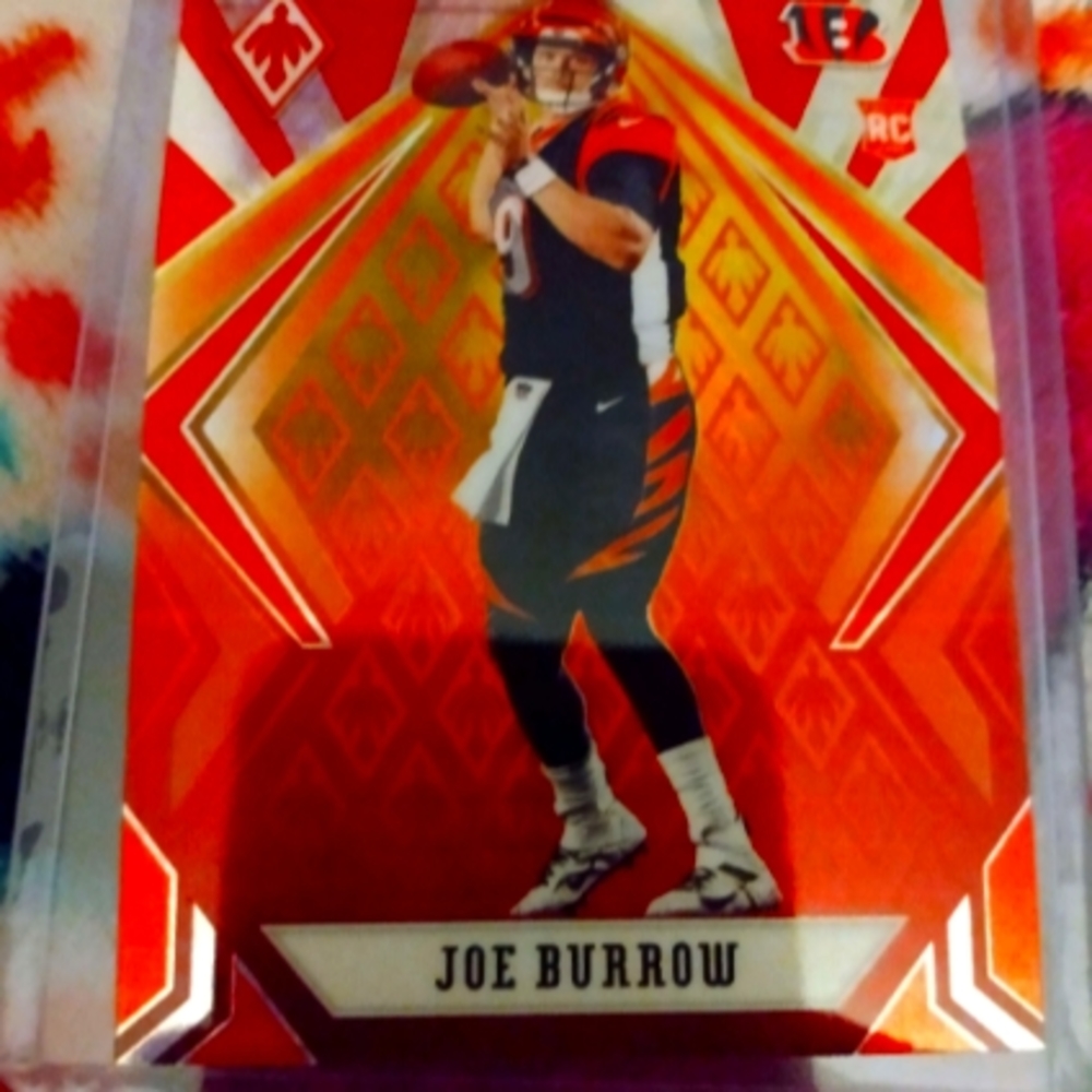 Joe burrow on kind so phoenix burst rookie refractor top line rc and tee Higgins